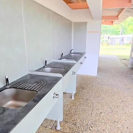 مكان تخييم Bungalow-mobilhome - Petit Prix- Ocean -foret -camping 3 Etoiles